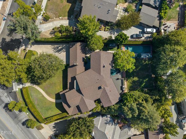 1327 S Oak Knoll Avenue, Pasadena CA: https://media.crmls.org/mediaz/a090341f-dec1-4449-9337-64db05491bb0.jpg