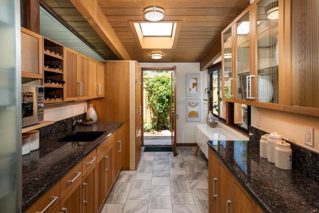86 Roosevelt Circle, Palo Alto CA: https://media.crmls.org/mediaz/a09040bd-7b98-43b7-9486-b0759fa053ba.jpg