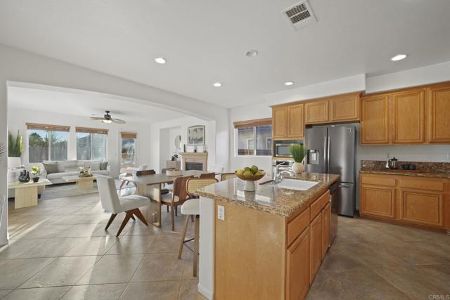 Detail Gallery Image 9 of 49 For 1418 Oakpoint Ave, Chula Vista,  CA 91913 - 5 Beds | 3 Baths
