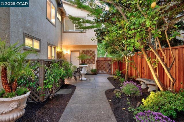 5220 Portillo Valley, San Ramon CA: https://media.crmls.org/mediaz/a090b3f1-0f1a-4aad-88b3-cbce97da0ccd.jpg