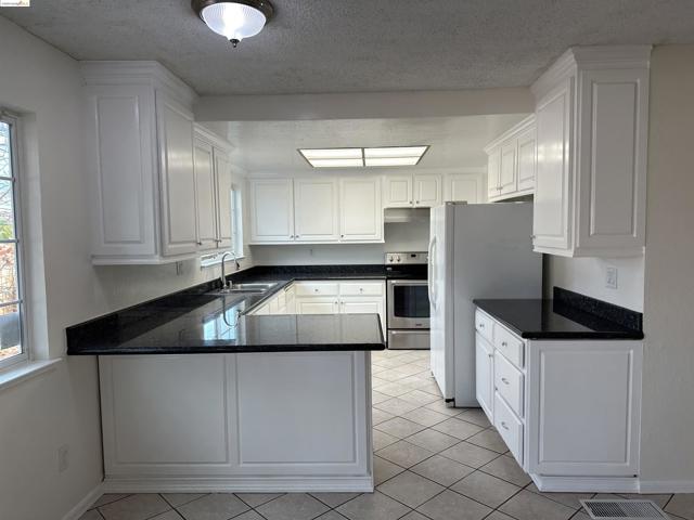 Image 2 of 21 For 136 Nugent Dr