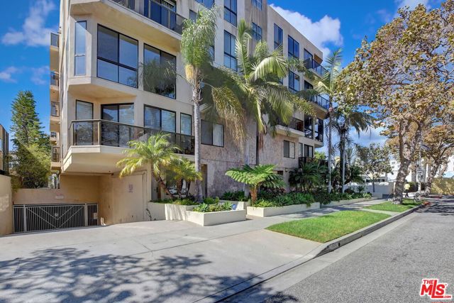 121 South Canon Drive, 201 photo 2