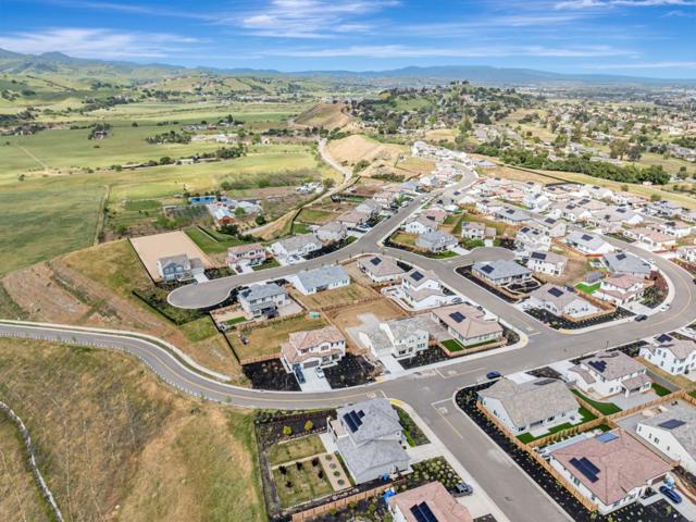 172 Vienna Way, Hollister CA: https://media.crmls.org/mediaz/a091ca9a-bcb0-4cad-9c45-24381ac892c6.jpg