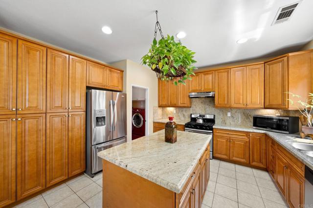 1396 Carneros Valley Street, Chula Vista CA: https://media.crmls.org/mediaz/a0929dd7-cc37-42ea-8f65-b5e201537d67.jpg
