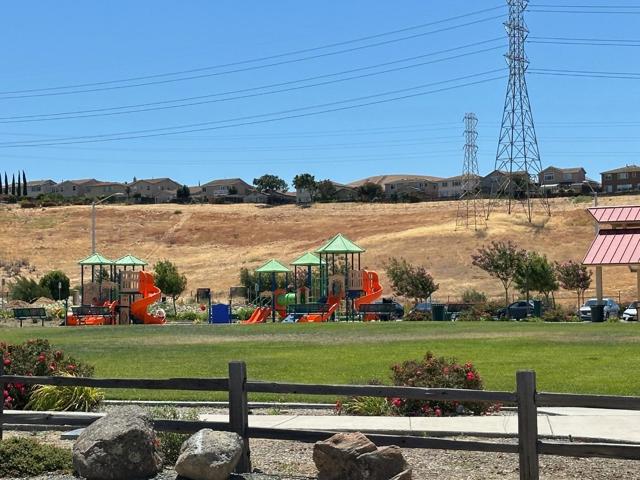 61 Brook Lane, Pittsburg CA: https://media.crmls.org/mediaz/a092d5ad-f85e-49df-99bb-f88f1ac8a808.jpg