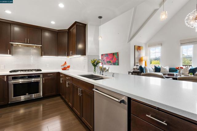 1000 Dewing Ave, Lafayette CA: https://media.crmls.org/mediaz/a0930829-e625-4f5c-a919-38a6801de50d.jpg