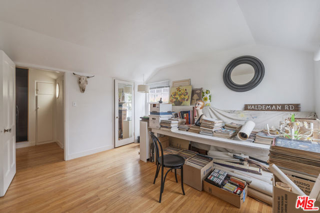 3916 Hepburn Avenue, Los Angeles CA: https://media.crmls.org/mediaz/a09314e5-4b75-4cb5-9bc3-d7093909ee3f.jpg