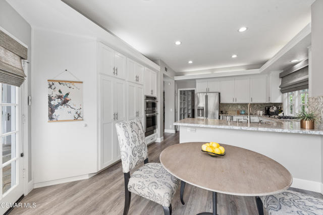 4646 Pine Valley Place, Westlake Village CA: https://media.crmls.org/mediaz/a093393e-34fa-4935-9d5c-c0d131681016.jpg
