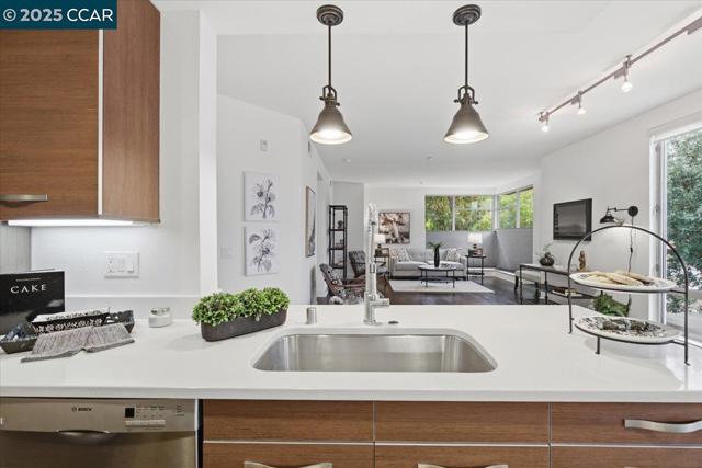 555 Ygnacio Valley Rd, Walnut Creek CA: https://media.crmls.org/mediaz/a0940ba6-dfe1-4964-a6ee-c91c1344e4b3.jpg