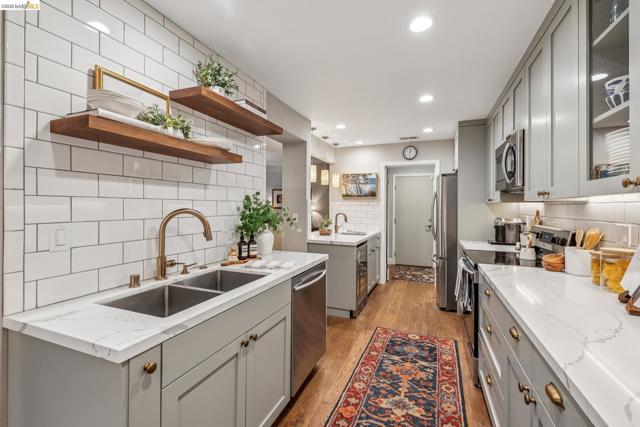 2090 Shady Creek Pl., Danville CA: https://media.crmls.org/mediaz/a094a355-ccdb-4c0a-a75b-94d3ec714ed3.jpg