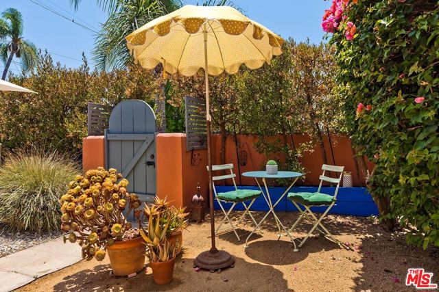 100 N Arden Boulevard, Los Angeles CA: https://media.crmls.org/mediaz/a09560b0-88f1-4067-afff-a80d9f826e79.jpg