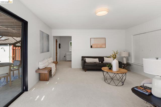 758 Spruce St, Berkeley CA: https://media.crmls.org/mediaz/a095bb32-26d8-4c8e-8a18-e3cd0344c08d.jpg