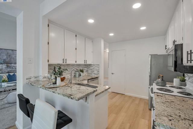 34319 Platinum Ter, Fremont CA: https://media.crmls.org/mediaz/a095d23b-e457-402e-a312-6e9fde2bbaf0.jpg