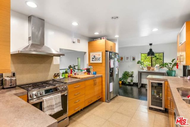2415 Laurel Pass / Bypass, Los Angeles CA: https://media.crmls.org/mediaz/a095d991-c380-4092-98d6-551b9dddba71.jpg