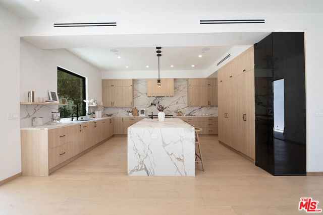 22616 Hatteras Street, Woodland Hills CA: https://media.crmls.org/mediaz/a09610c3-58bc-4966-b2a1-3f8102ccd958.jpg