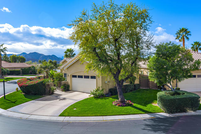 45595 Banff Springs Street, Indio CA: https://media.crmls.org/mediaz/a09642a3-7b70-4958-af84-2615d5a82f3a.jpg