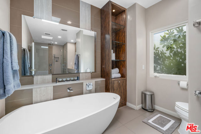 10023 Westwanda Drive, Beverly Hills CA: https://media.crmls.org/mediaz/a0967688-1832-4206-8b3c-5b0cdf8ff0ab.jpg