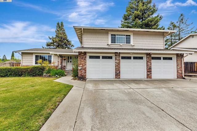 502 Cartagena Ln, San Ramon CA: https://media.crmls.org/mediaz/a096df22-4ab4-4f2a-ab82-80d7eedc4a2b.jpg