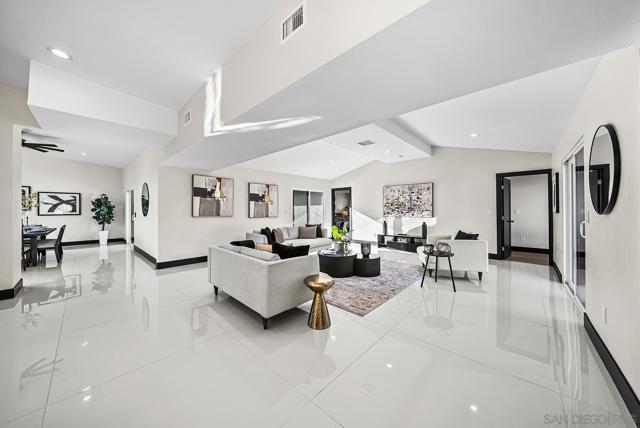 11388 Lorena Ln, El Cajon CA: https://media.crmls.org/mediaz/a096f688-ee17-400d-a0d5-d27beb7a80ec.jpg