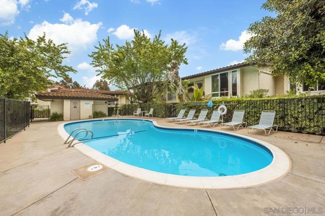 2402 Altisma Way, Carlsbad CA: https://media.crmls.org/mediaz/a0970f83-80e7-4d17-a8b7-248e17e26cd0.jpg
