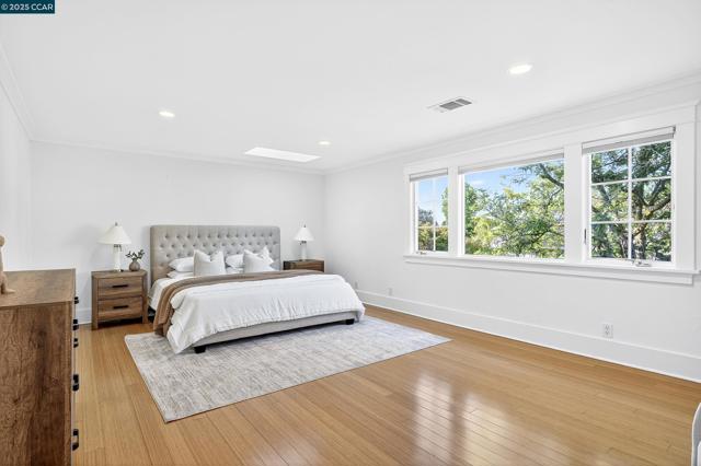 1206 Rimer Dr, Moraga CA: https://media.crmls.org/mediaz/a098858b-c7b3-40e9-b1f4-ae6279aaea96.jpg