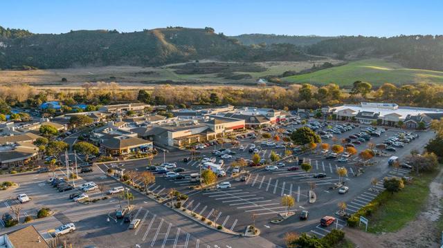 3475 Edgefield Place, Carmel CA: https://media.crmls.org/mediaz/a098b729-726f-4377-a19a-349dbd8c197b.jpg