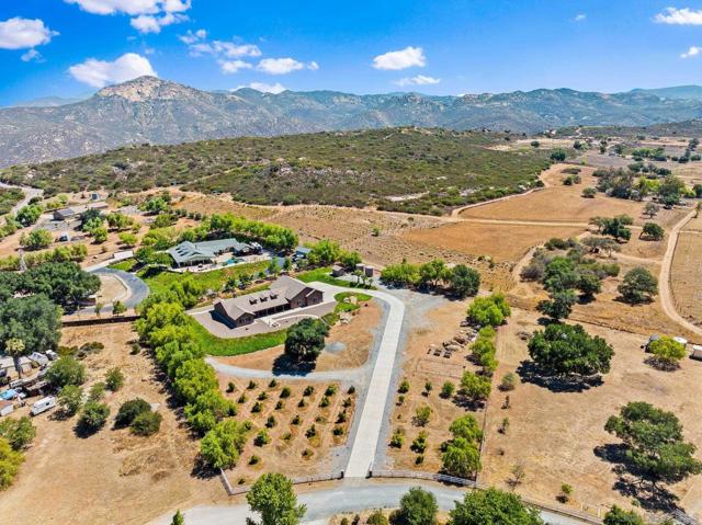 19553 Hidden Glen Road, Alpine CA: https://media.crmls.org/mediaz/a098cfba-79b2-4b12-966a-181dad6d5db1.jpg