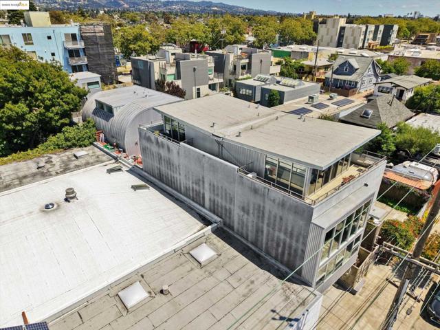 2709 10th St, Berkeley CA: https://media.crmls.org/mediaz/a099098e-1a1f-49dd-b718-8a92548e1279.jpg