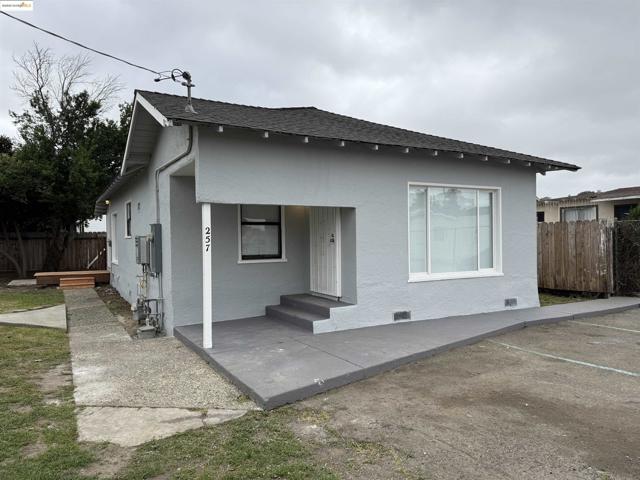 257 Smalley Ave, Hayward CA: https://media.crmls.org/mediaz/a099677e-9b69-40c4-987a-aab38d064506.jpg