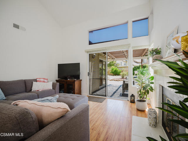 552 Fairfield Road, Simi Valley CA: https://media.crmls.org/mediaz/a099f3be-b143-4a65-8608-5c103c411c56.jpg