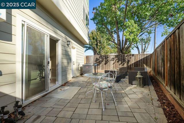 200 Valletta Ln, Pleasanton CA: https://media.crmls.org/mediaz/a09a099c-c91d-4ed3-8ae8-3d810fc4cafb.jpg