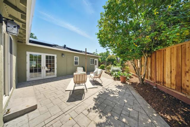 1079 Brighton Place, Mountain View CA: https://media.crmls.org/mediaz/a09a40bc-bdc1-47c4-b702-2991e3de2333.jpg