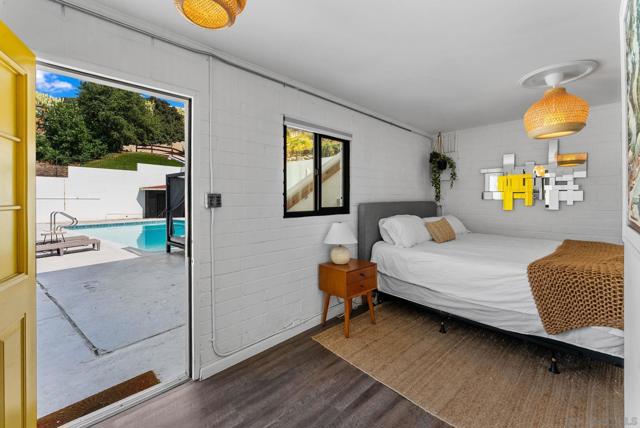 9586 Alto Dr, La Mesa CA: https://media.crmls.org/mediaz/a09a87a3-e18f-4cf9-a91a-e3fac4d5ce04.jpg