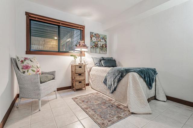 323 Broadway, Santa Cruz CA: https://media.crmls.org/mediaz/a09af30c-b287-474e-871f-8f5e42530cad.jpg