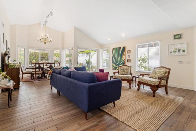 4695 Adra Way, Oceanside CA: https://media.crmls.org/mediaz/a09b2247-a89c-4713-859f-091604e468e4.jpg