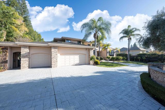 4478 Deer Ridge Rd, Danville CA: https://media.crmls.org/mediaz/a09b7d69-cf5a-46fa-bfc8-ed2eaf7b31d0.jpg