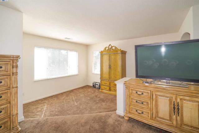 5018 Southport Ct, Antioch CA: https://media.crmls.org/mediaz/a09bb220-a283-49e9-8105-7c95a7b3ff04.jpg