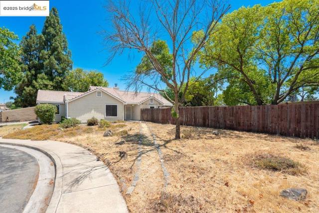1927 Babbe St, Oakley CA: https://media.crmls.org/mediaz/a09bbc9b-a882-4904-b027-1b8d558a6c1a.jpg