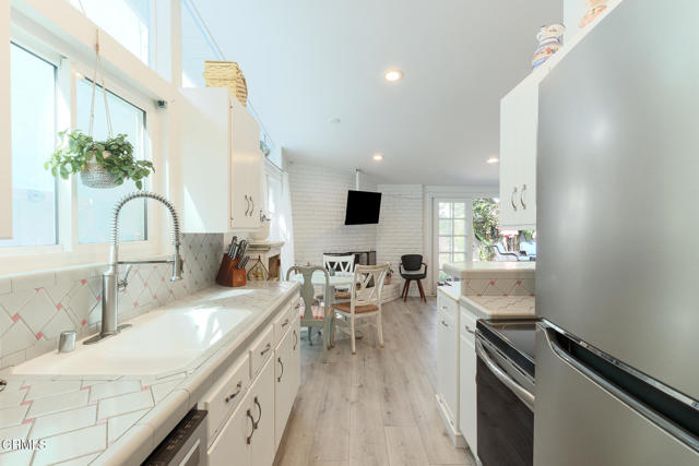 Detail Gallery Image 11 of 33 For 1089 Belfast Ln, Ventura,  CA 93001 - 3 Beds | 2 Baths