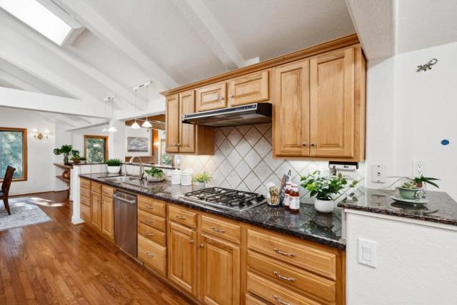 21386 Sunnyside Road, Los Gatos CA: https://media.crmls.org/mediaz/a09c7b6f-affc-4877-b369-9d26156a9b36.jpg