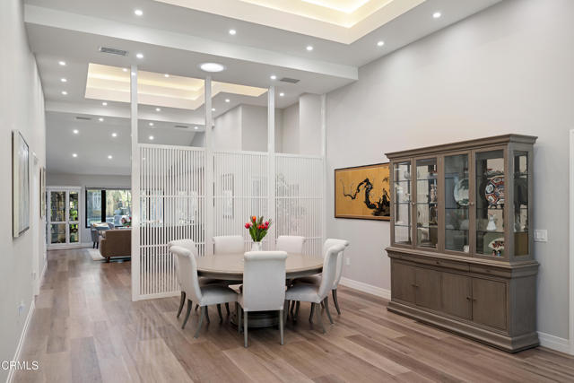 4428 Oakwood Avenue, La Canada Flintridge CA: https://media.crmls.org/mediaz/a09cac06-b7dd-4aa8-8e13-bc762843b0ea.jpg
