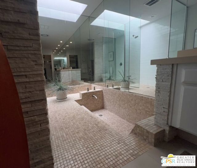 1311 N Primavera Drive, Palm Springs CA: https://media.crmls.org/mediaz/a09ce7d7-3e2e-4cb6-9edf-0165b14ded62.jpg