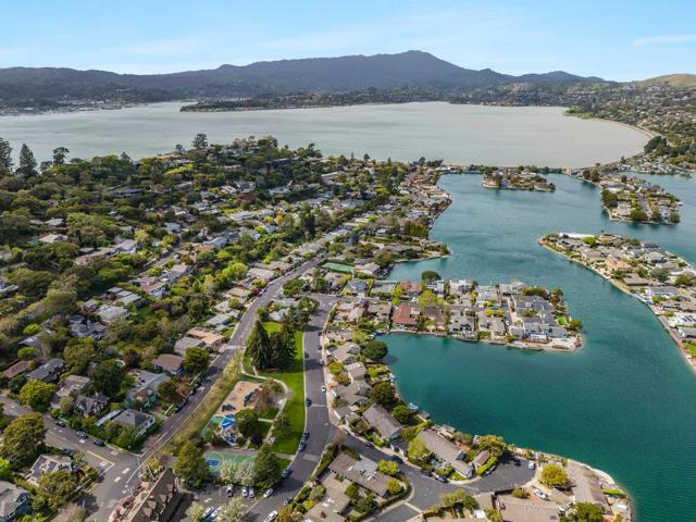 329 San Rafael Avenue, Belvedere CA: https://media.crmls.org/mediaz/a09d7e8c-2797-493c-a308-e5ab6f9f4f0c.jpg