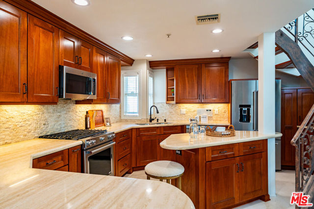 844 3rd Street, Santa Monica CA: https://media.crmls.org/mediaz/a09dd228-5754-49d4-8580-72e5c6a8ec81.jpg