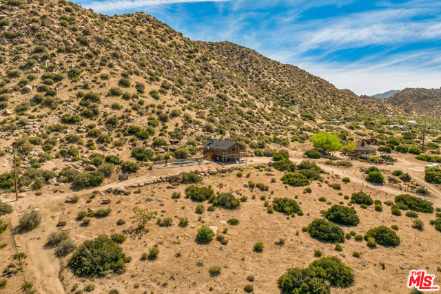 5637 Minna Gombell Lane, Pioneertown CA: https://media.crmls.org/mediaz/a09e6763-c381-4f0c-bcc3-de37efa7774a.jpg