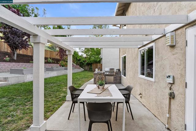 2916 Sombrero Circle, San Ramon CA: https://media.crmls.org/mediaz/a09ebba1-447b-4765-b83e-8dc68c944ef7.jpg