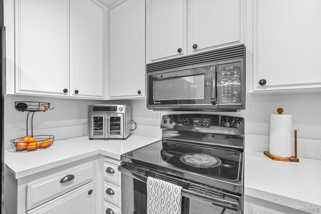 10250 Caminito Cuervo, San Diego CA: https://media.crmls.org/mediaz/a09f8021-4804-45d9-bdea-2bd8b3d88f6a.jpg