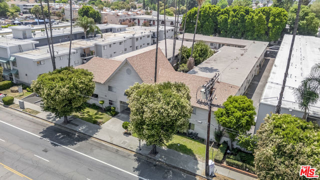 20234 Roscoe Boulevard, Winnetka CA: https://media.crmls.org/mediaz/a0a06725-40a8-4193-9c7c-d13ceb94b4ec.jpg