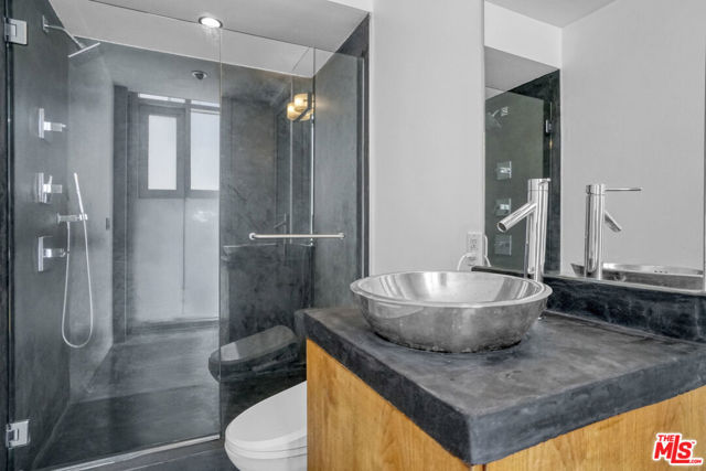 2911 Ocean Front Walk, Venice CA: https://media.crmls.org/mediaz/a0a16f7c-37d6-4ee6-a148-038ce85c1b0a.jpg