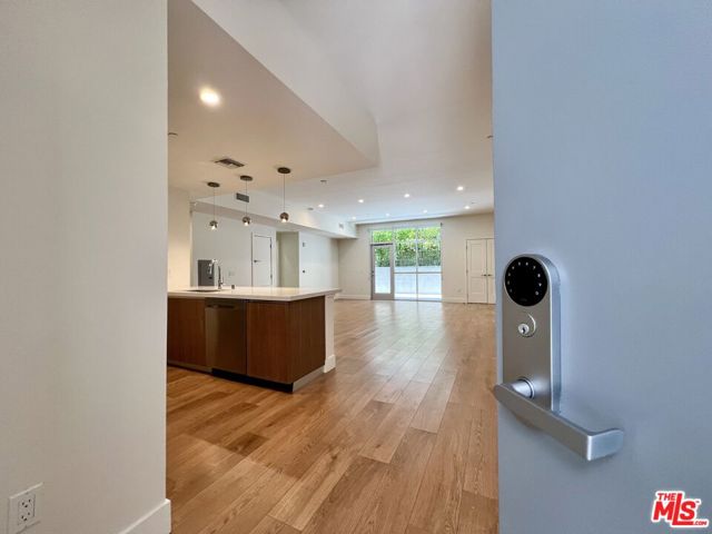 8017 W NORTON Avenue, West Hollywood CA: https://media.crmls.org/mediaz/a0a2518c-3761-4a69-926e-798503a370a7.jpg